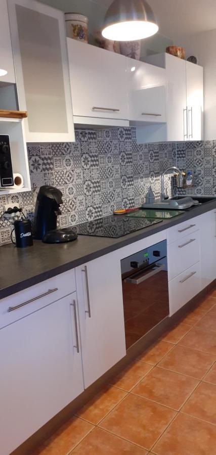 Les Romarins Appartement Climatise La Seyne-sur-Mer Luaran gambar